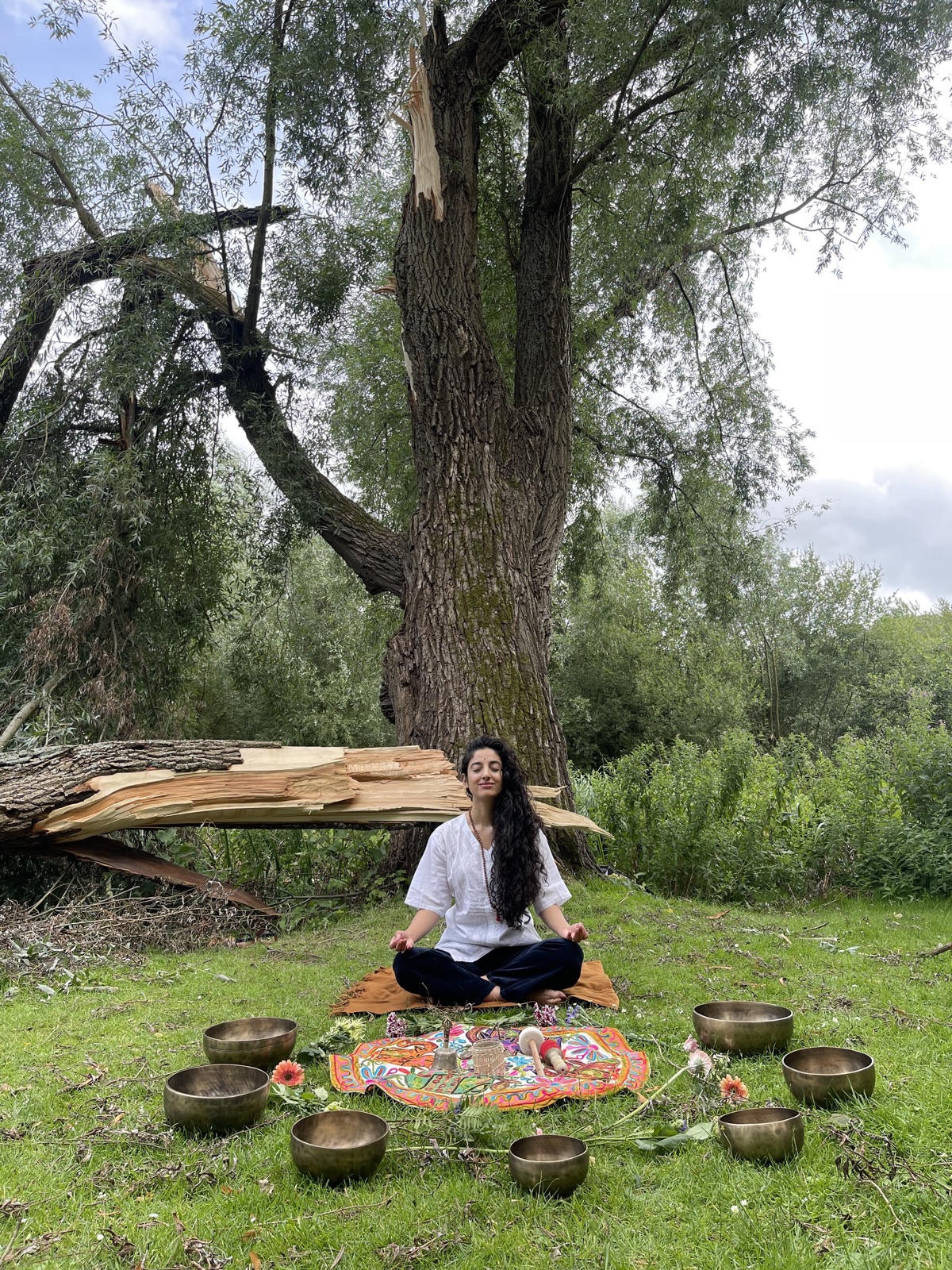 Sound healing session with singing bowls